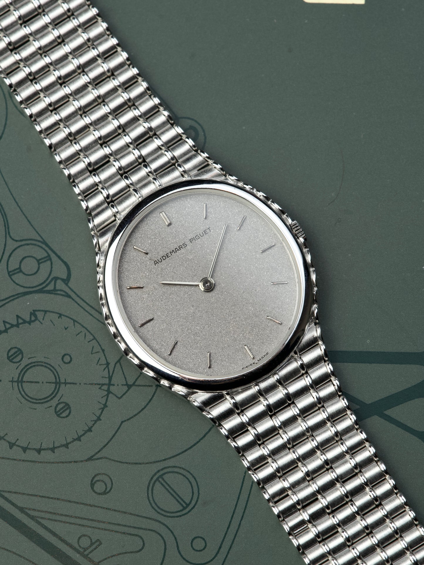 90s Audemars Piguet Bamboo Cobra Snoflake Grey Dial 18 Carat White Gold