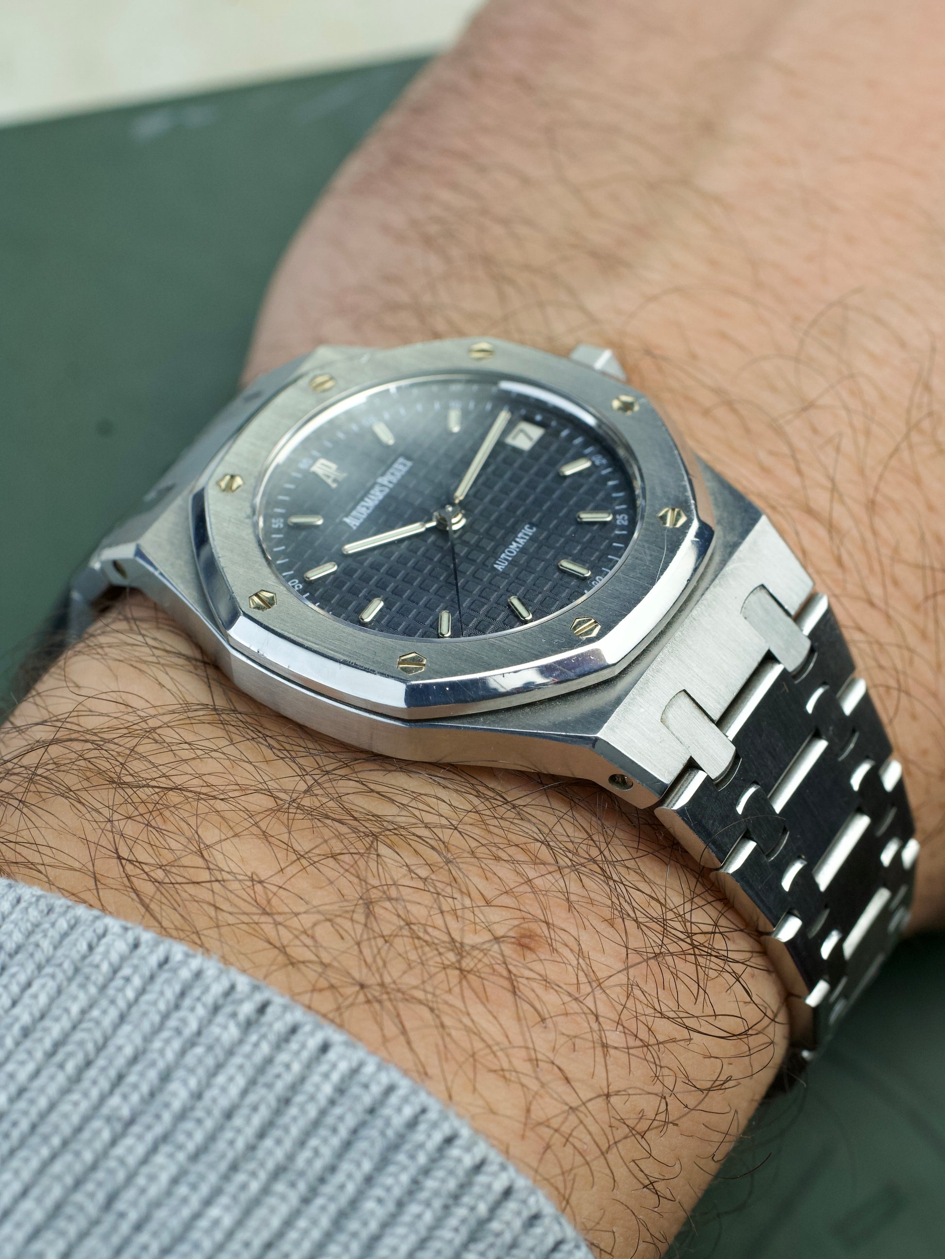 Audemars Piguet Royal Oak 14790ST FULL SET Dark Blue Dial 2000s investment grade, side