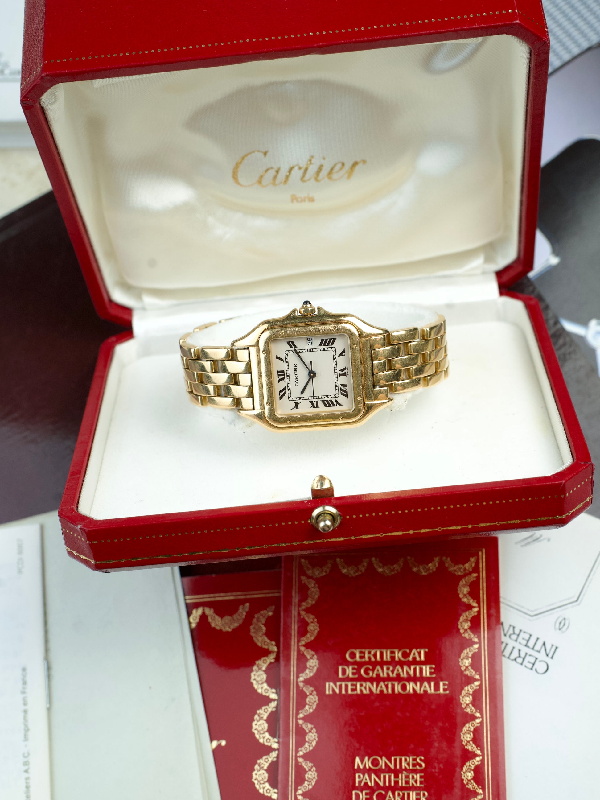 Cartier Panthere 10600 M FULL SET 18 carat Gold luxury watch, front