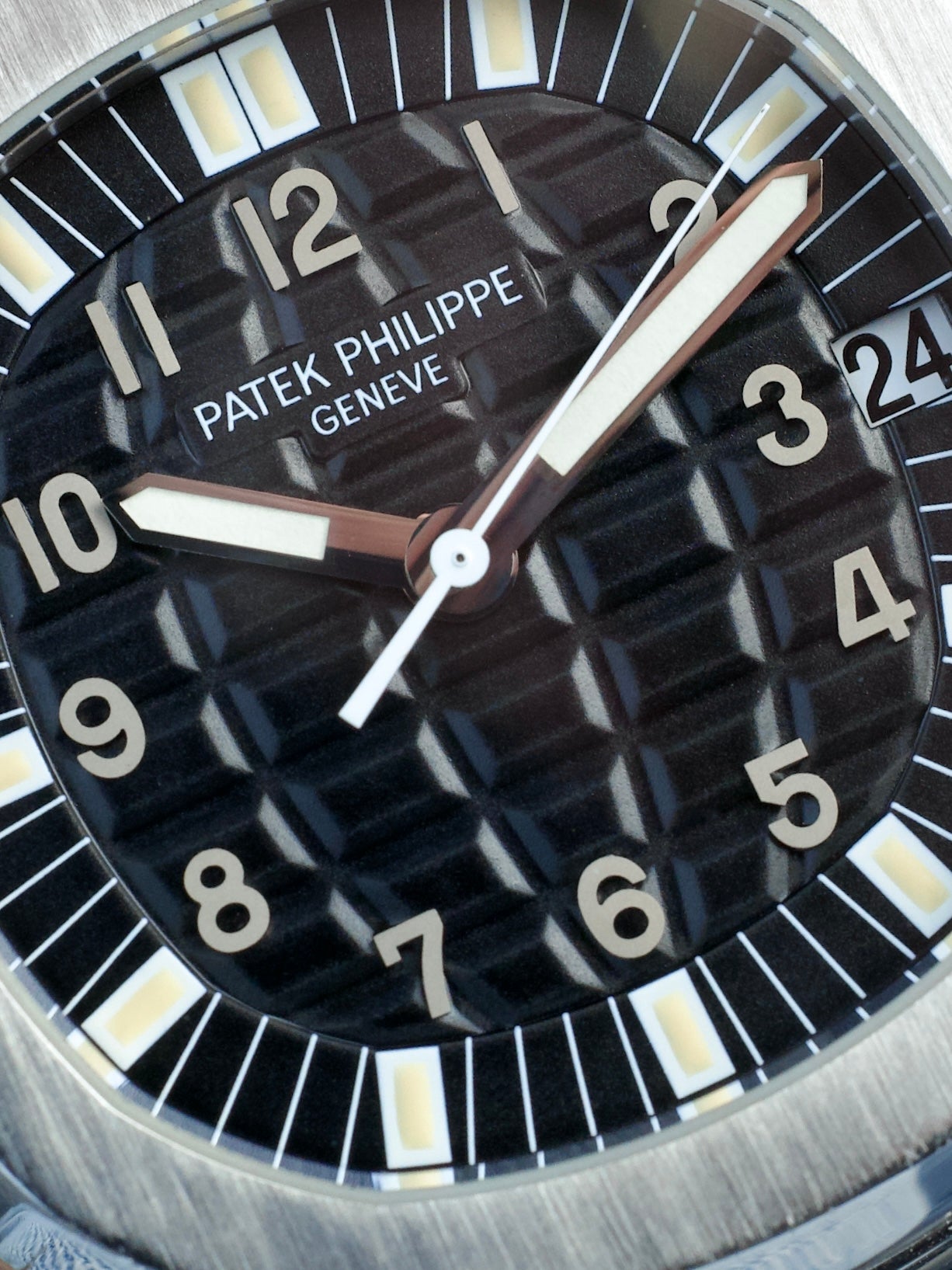 Patek Philippe Aquanaut 5065A FULL SET Tritium Dial 1990s luxury preowned, dial