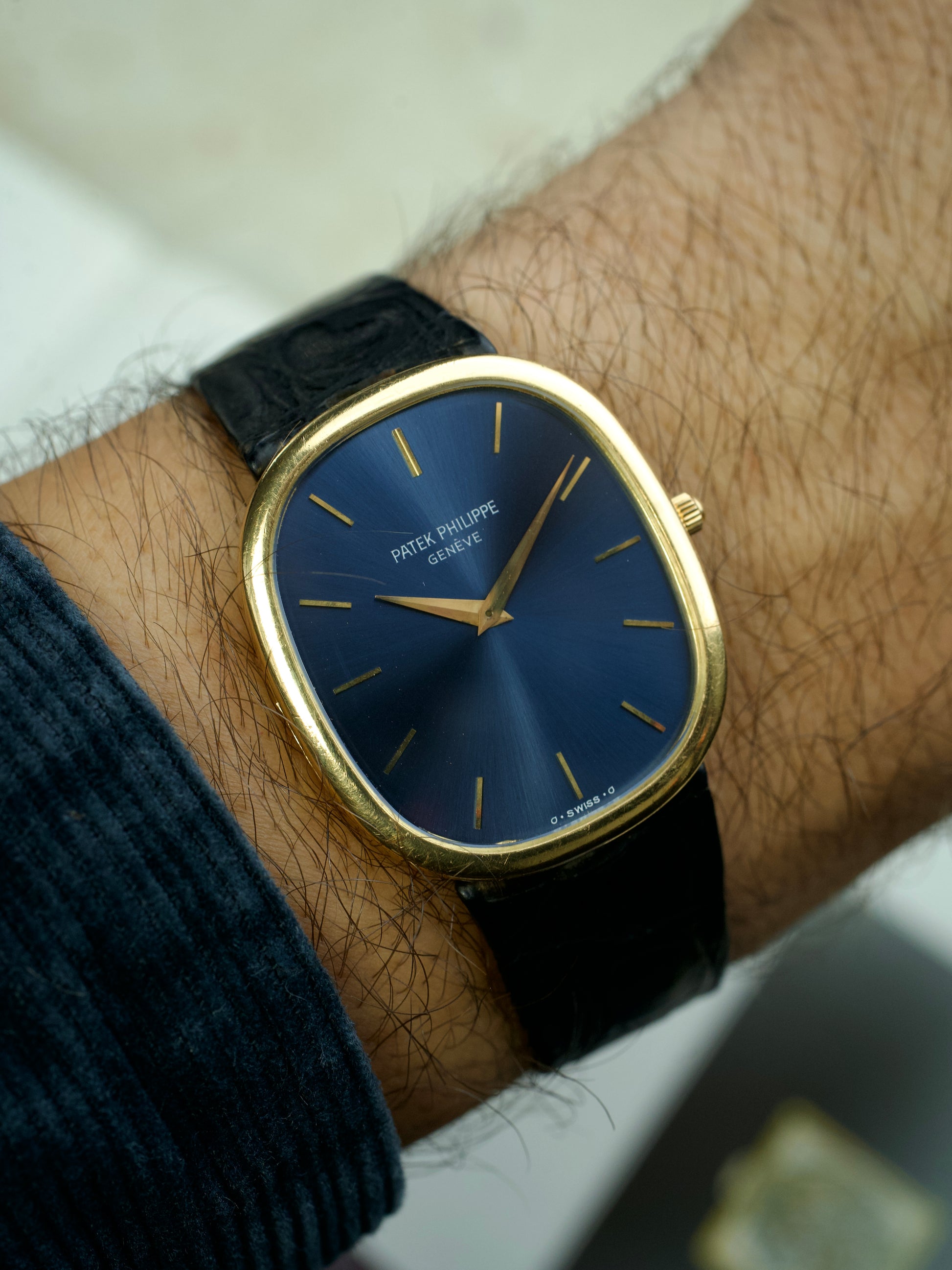Patek Philippe Ellipse 3738j blue face, front side 